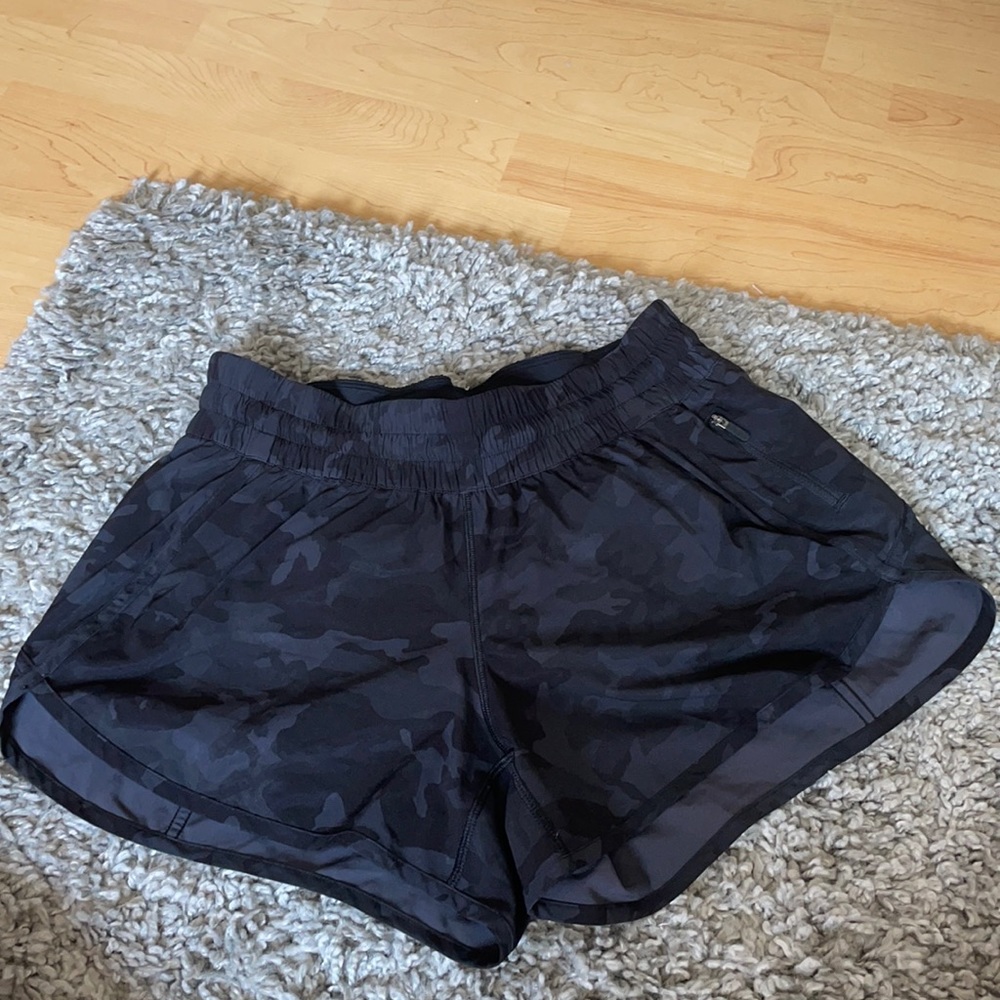 Lulu lemon Tracker Shorts 4" size 10